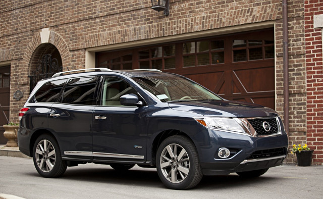 2014 Nissan Pathfinder Hybrid (1).jpg